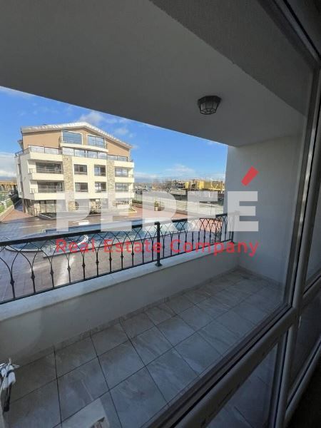 Продава се Двустаен апартамент в Бургас, Сарафово - 74 кв.м за 1149 €/кв.м - Снимка #2