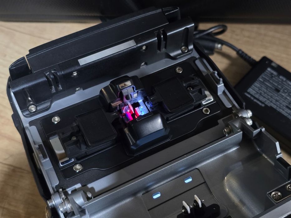 Aparat de sudură fibră optică Optical Fiber Fusion SPlicer Ai-7c FFTH