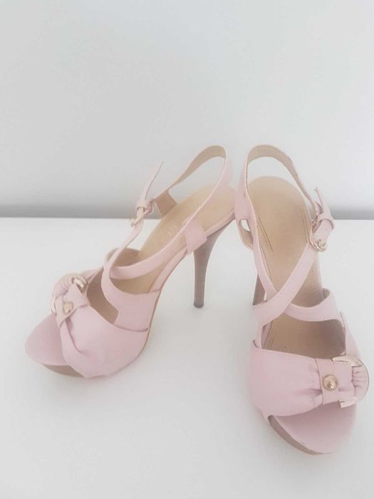 Дамски токчета номер 35