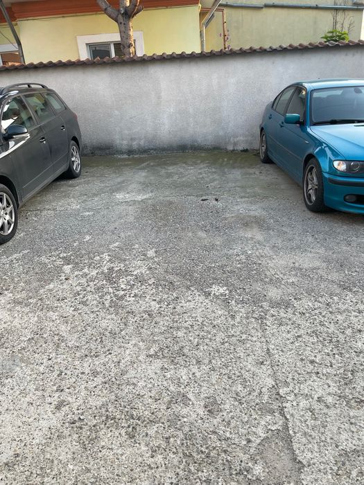 Vand locuri parcare
