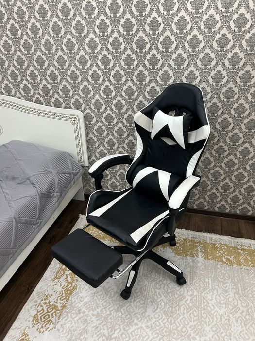 игровое кресло.