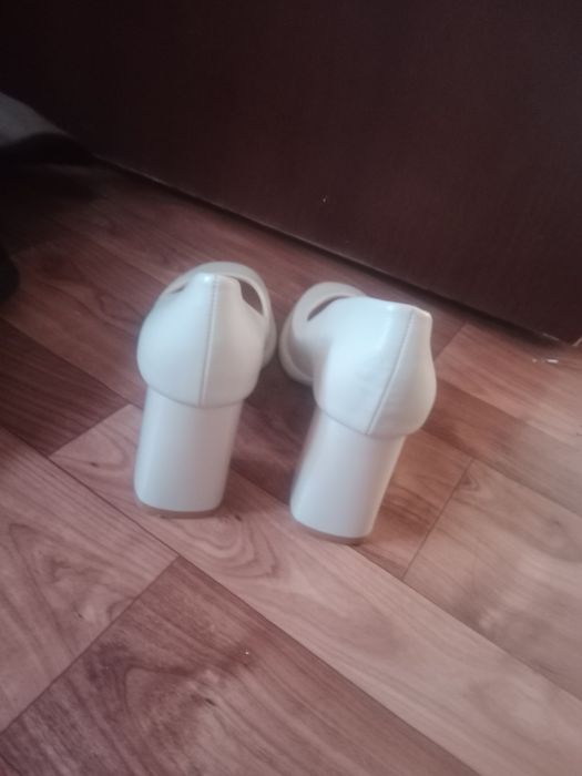 продам женский туфли