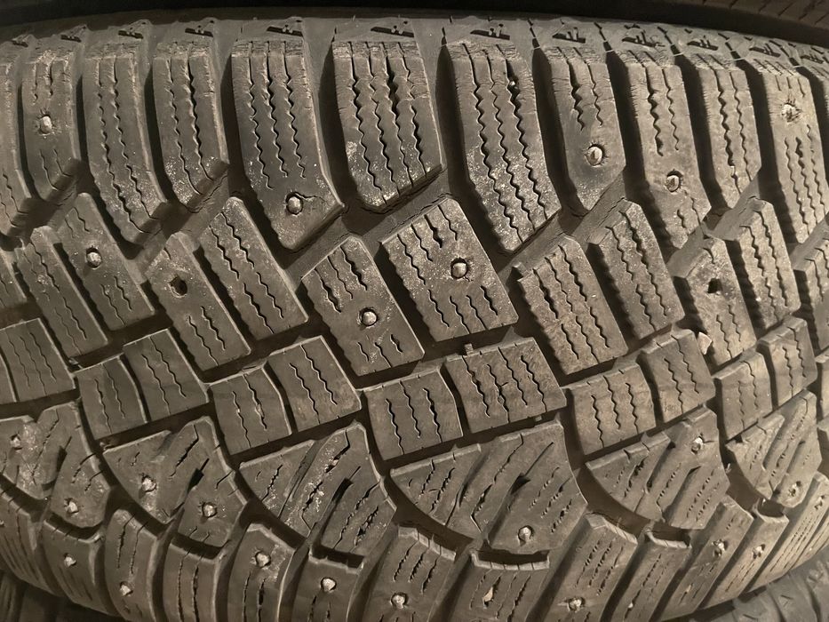 Продам зимняю резину 235/55/R18 Continental