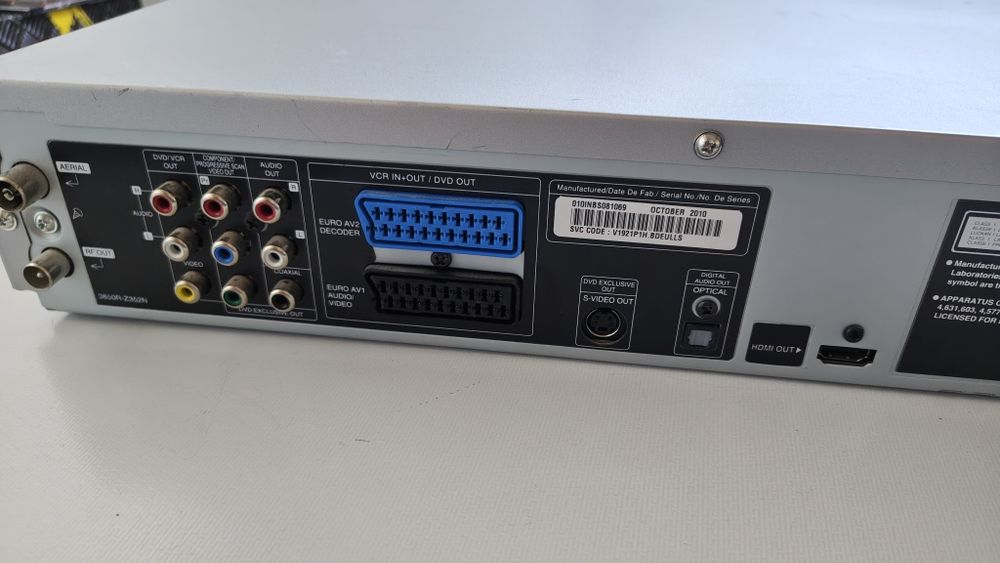 Combo LG video VHS și DVD cu HDMI