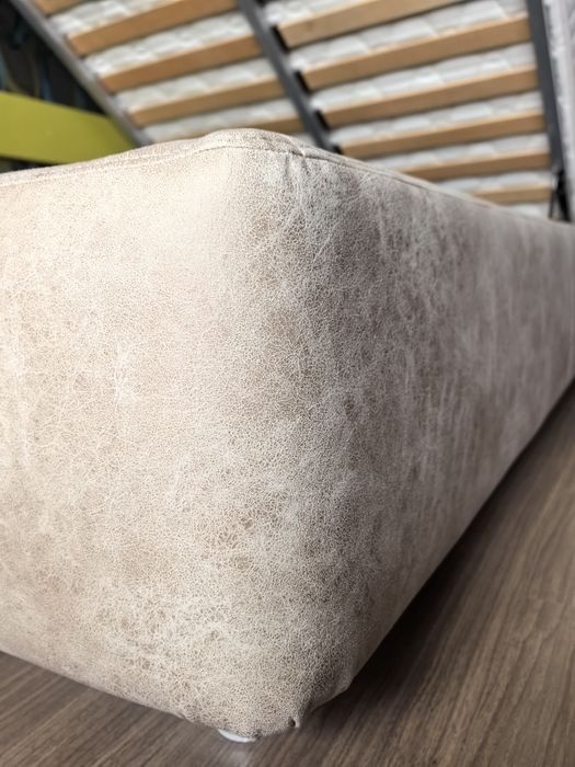 Тапицирано легло с повдигащ механизъм