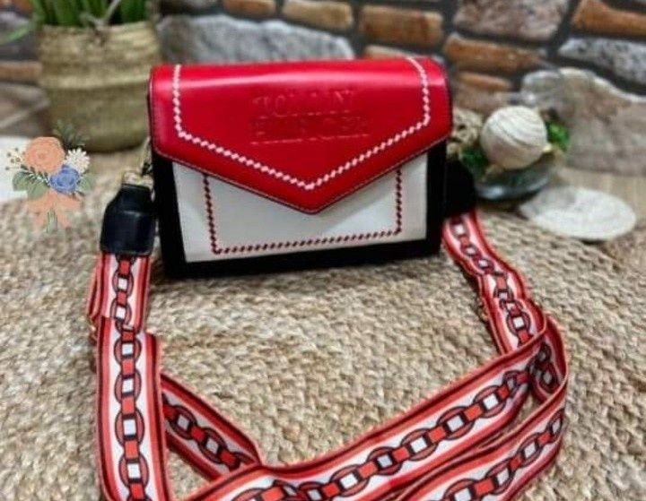 Geanta crossbody, curea lata,logo imprimat, saculet, etichetă