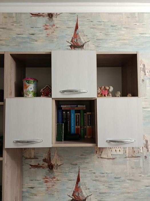 Уголок школьника, письменный стол.