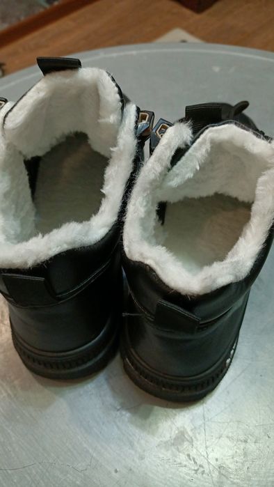 Зимние кроссовки размер 40