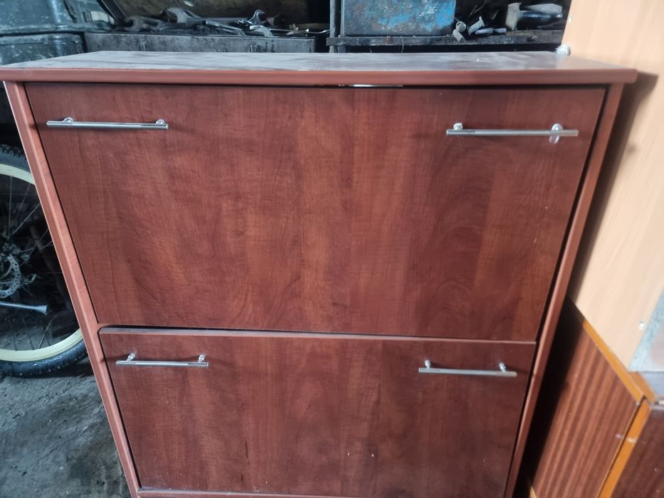 Продам комод и книжка стол стулья ,шкаф