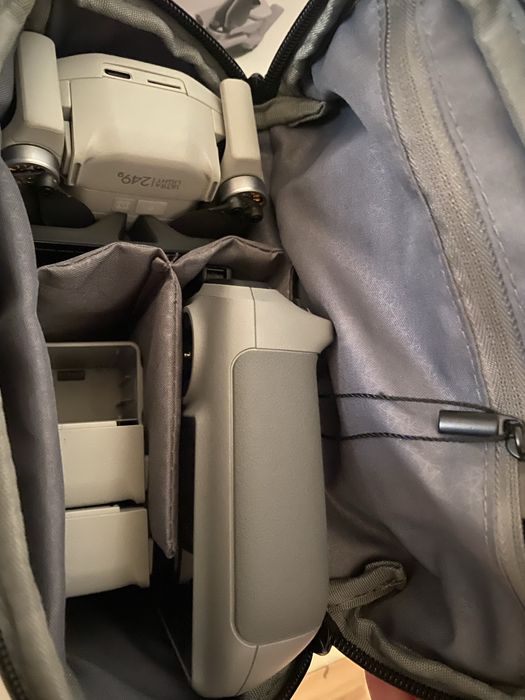 Dronǎ-Dji mini 4 pro