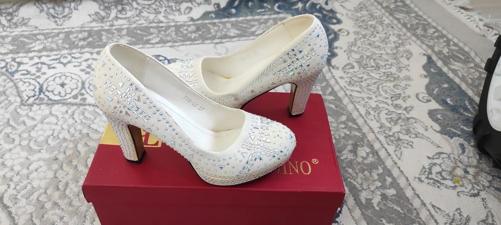 Свадебные туфли 37 размера б/у