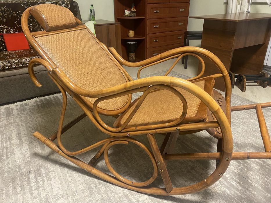 Кресло-качалка из ротанга