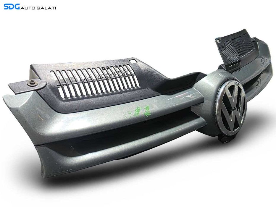 Grila Centrala Bara Spoiler Fata cu Emblema Volkswagen Golf 5 2003 - 2008 Cod 1K0853651A (Cu Bucata de Plastic de sub Emblema Rupta) [N5478]