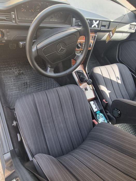 Mercedes Benz  300 E an 1988