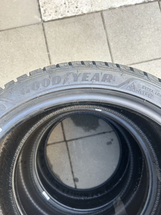 Vand anvelope de iarna noi 245 40 r18 goodyear