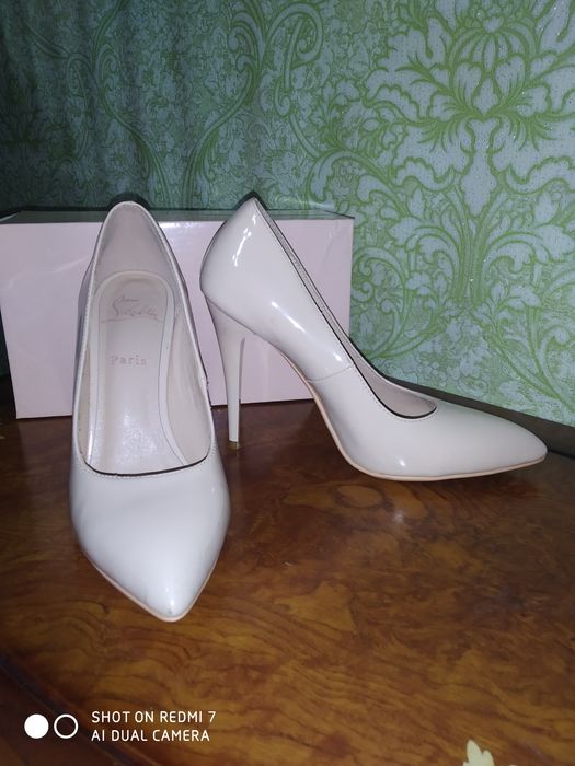 Tufli sotiladi, holati zo'r