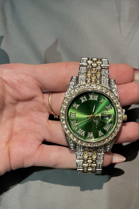 Луксозен дамски часовник с камъни – нов със зелен циферблат 42мм
