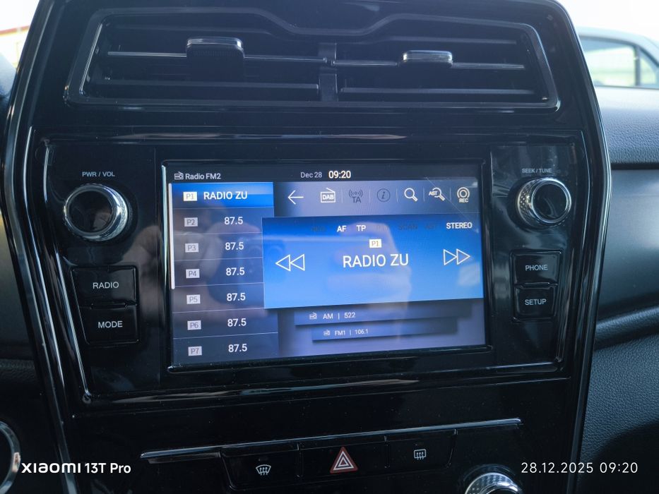 GPS navigatie multimedia carplay Android originala Ssangyoung Tivoli
