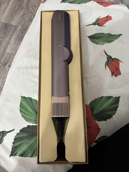 продам фен-выпрямитель Dyson