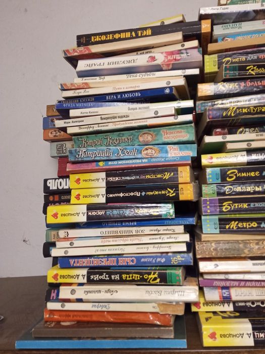 Продам недорого книги разные,