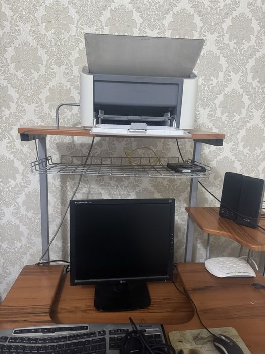 компьютер,принтер,компьютерный стол,клавиатура,мышка