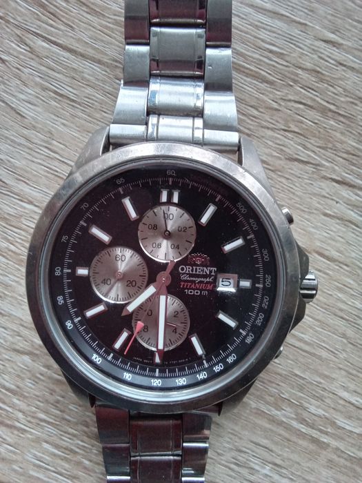 Ceas orient chronograph titanium.