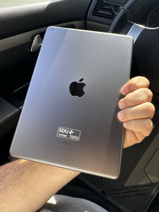 Ipad 8 gen; 128 gb