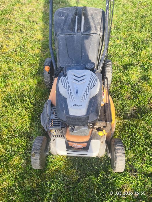 Vând mașină de tuns iarba cu autopropulsie  in stare buna de funcționa