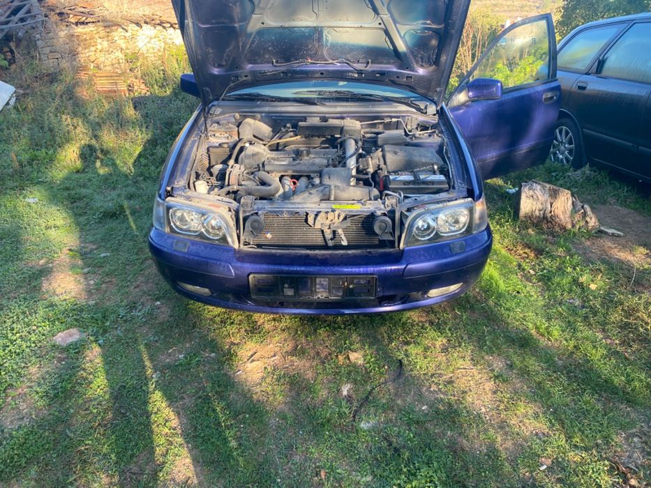 Volvo V40 2.0T 163 кс всичко по колата работи