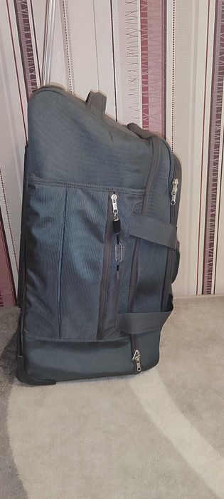 Продам отличный чемодан