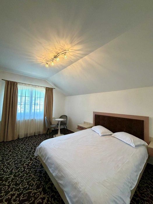 Inchiriez casa-spatiu comercial Ford