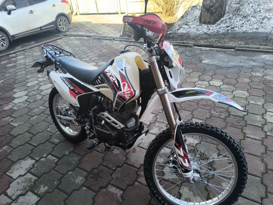 Мотоцикл эндуро 250.