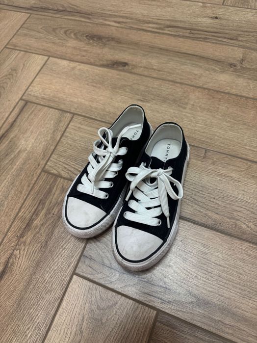 Продам детские кеды