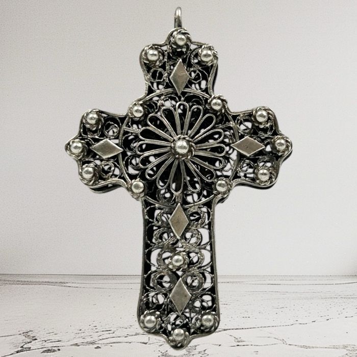 Филигранен сребърен кръст висулка