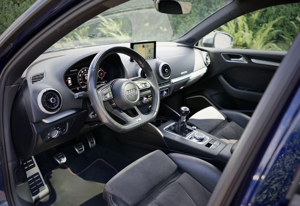 Audi S3 Sportback 8V Facelift 2.0 TFSI quattro, trapă, piele, B&O