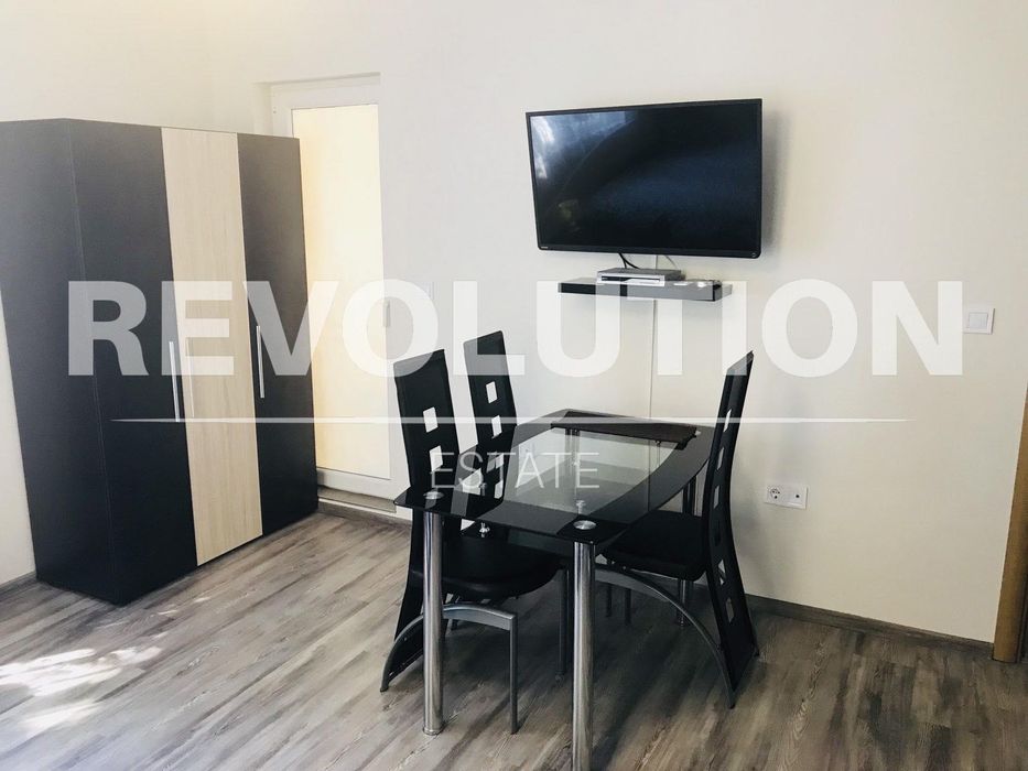 Дава се под наем Едностаен апартамент в Варна, Център - 40 кв.м за 400 € - Снимка #1