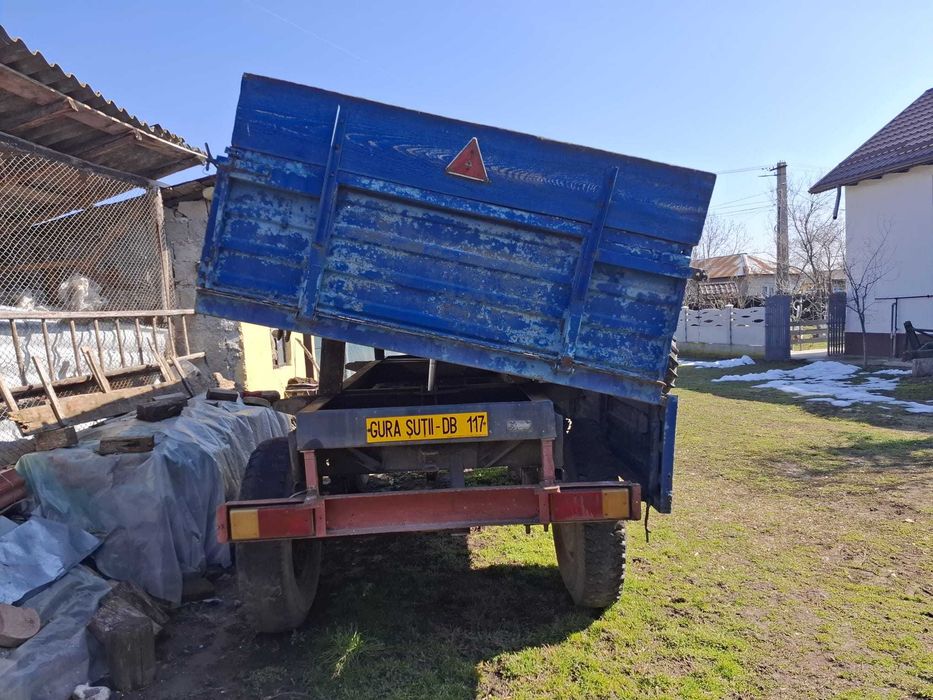 Tractor u650 ,plug si remorca.Se vand si separat