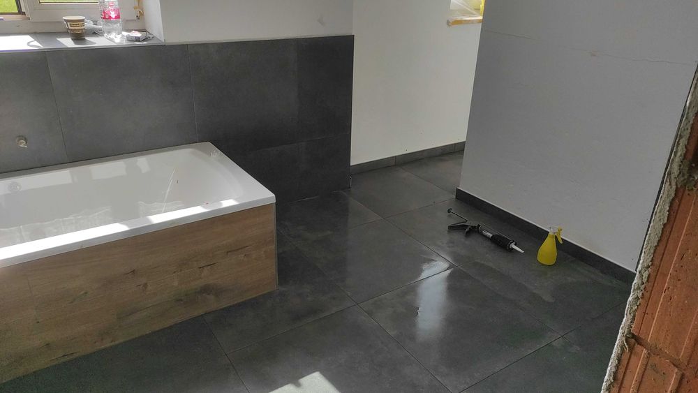 Поставяне на плочки