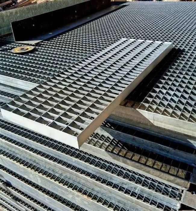 Grătare metalice si trepte