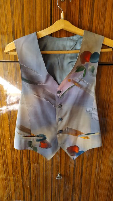 Продавам костюм произведен в България