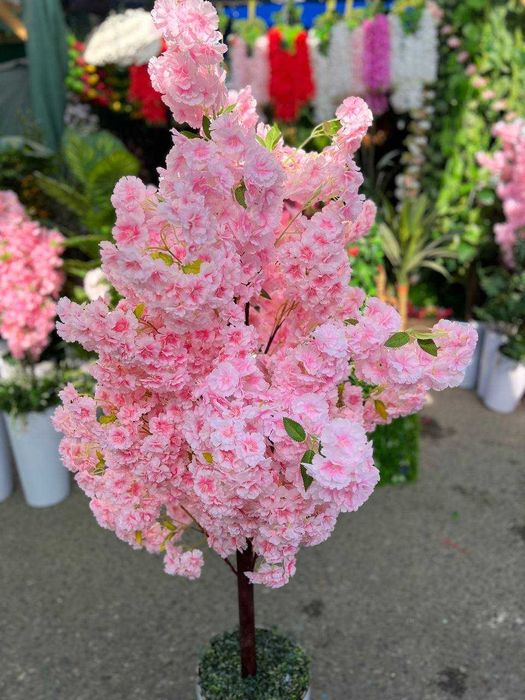 Искусственное дерево в горшке — для декора и фотозоны