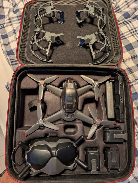 DJI FPV cu 3 acumulatori