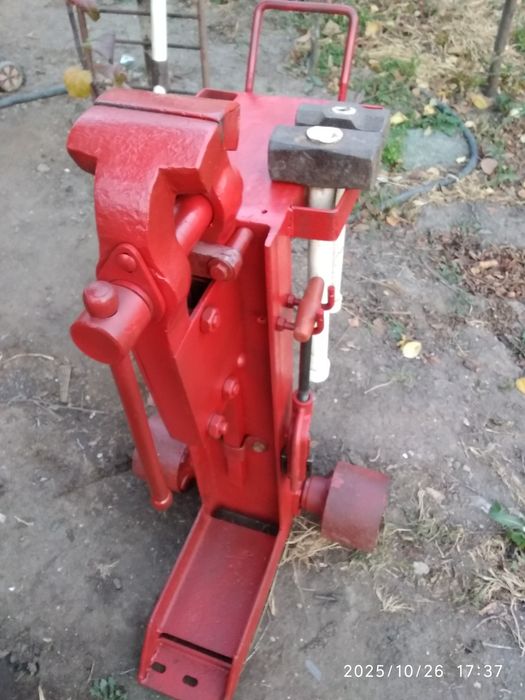 Продам тиски кузнечные