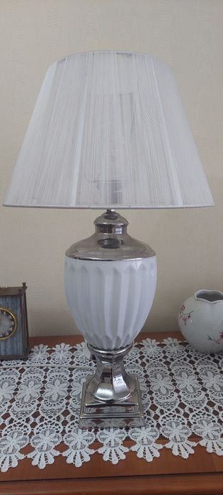 Настольная лампу продам