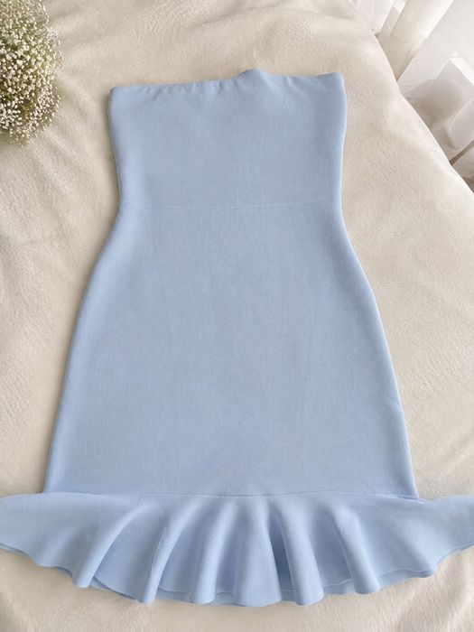 Голубое платье ZARA
Продам красивое голубое платье ZARA с открытыми