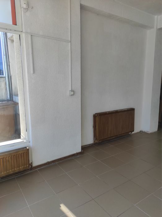 Închiriez spațiu comercial la intrarea în Piața Centrală