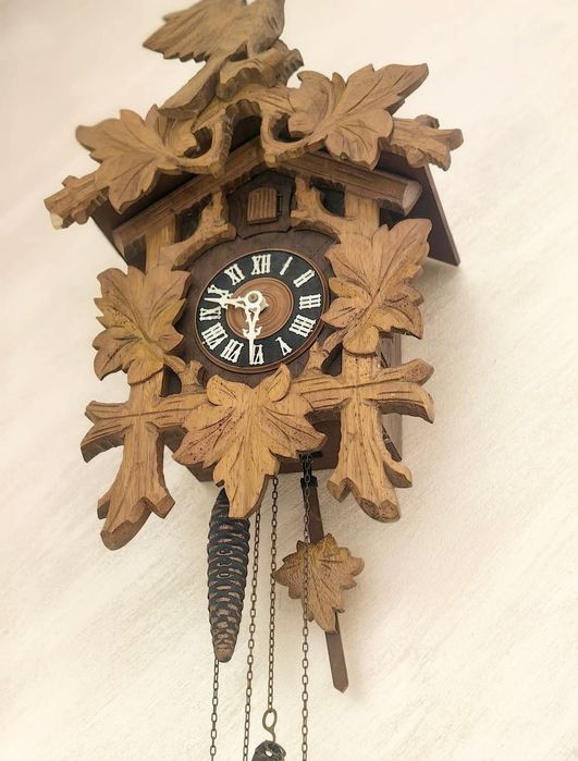 Ceas cu cuc din lemn