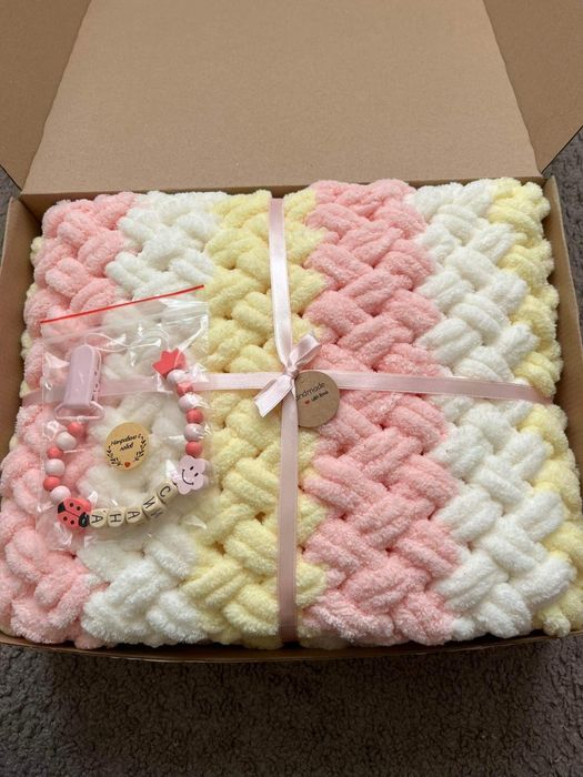 Украса Одеало от прежда Alize puffy Плетен надпис Декорация