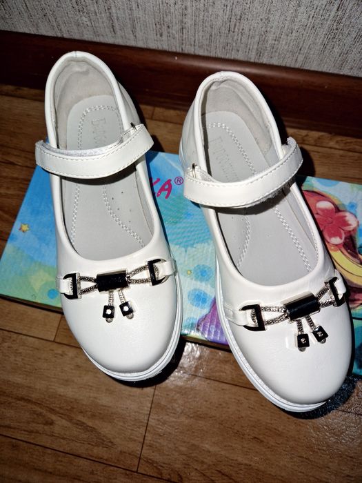 Продам туфли для  девочки