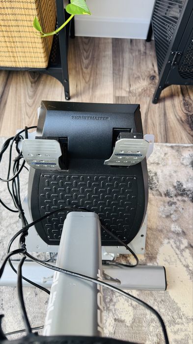 Scaun Playseat Evolution cu volan+pedale Thrustmaster T300RS